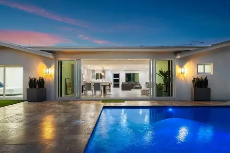 902 Sw 27th Place Boynton Beach FL 33435