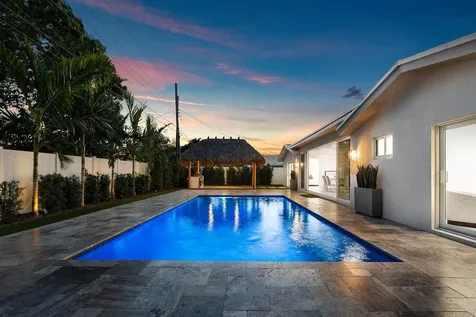 902 Sw 27th Place Boynton Beach FL 33435