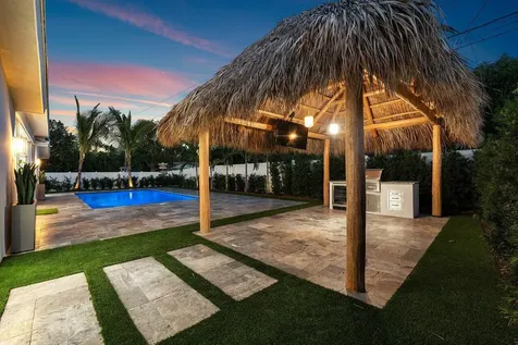 902 Sw 27th Place Boynton Beach FL 33435
