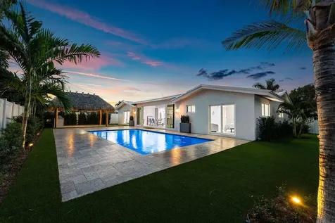 902 Sw 27th Place Boynton Beach FL 33435