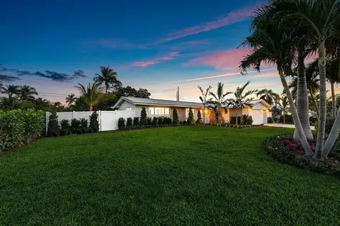 902 Sw 27th Place Boynton Beach FL 33435