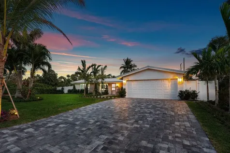902 Sw 27th Place Boynton Beach FL 33435