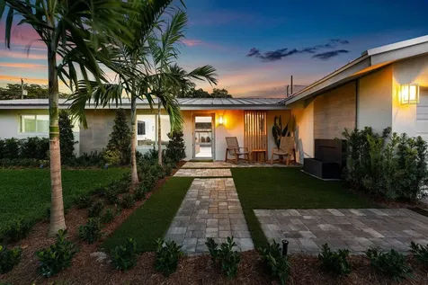 902 Sw 27th Place Boynton Beach FL 33435