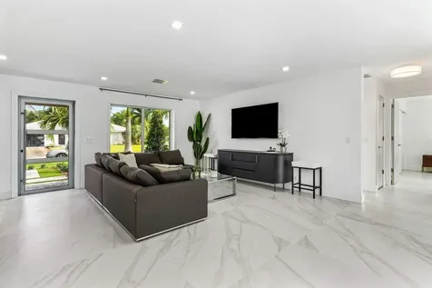 902 Sw 27th Place Boynton Beach FL 33435