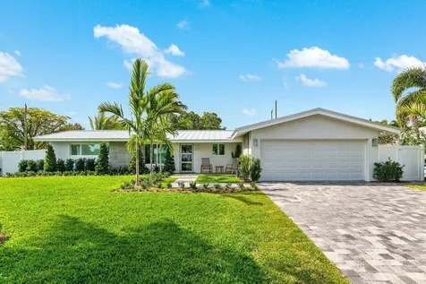 902 Sw 27th Place Boynton Beach FL 33435