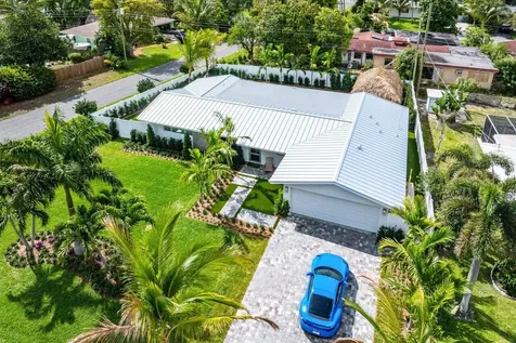 902 Sw 27th Place Boynton Beach FL 33435