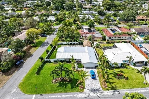902 Sw 27th Place Boynton Beach FL 33435