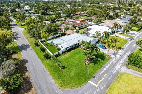 902 Sw 27th Place Boynton Beach FL 33435