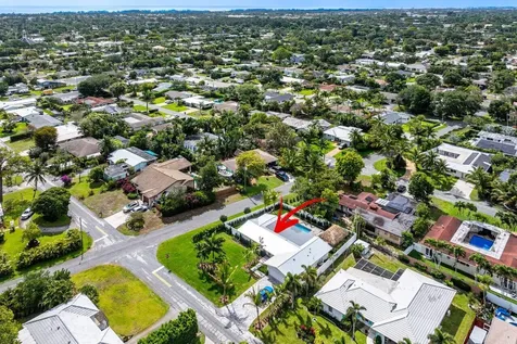 902 Sw 27th Place Boynton Beach FL 33435