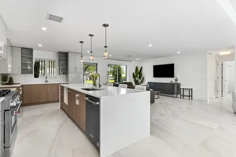 902 Sw 27th Place Boynton Beach FL 33435