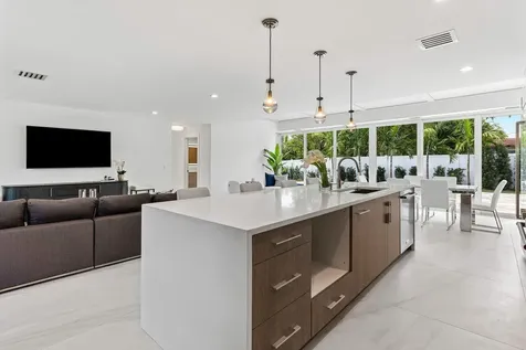 902 Sw 27th Place Boynton Beach FL 33435