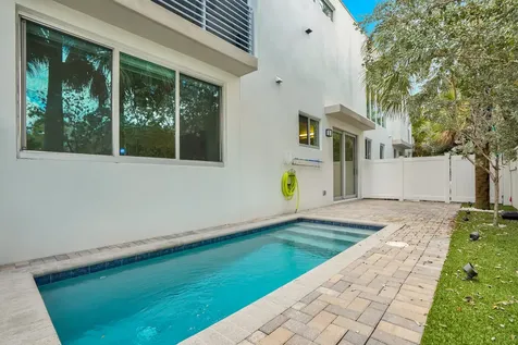 12 Se 10th Avenue Fort Lauderdale FL 33301