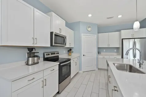 2780 Ne Breezeway Circle Jensen Beach FL 34957