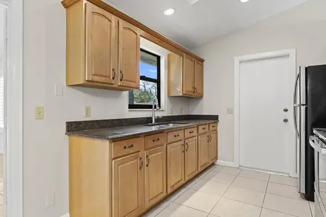 2441 Se Avalon Road Port Saint Lucie FL 34952