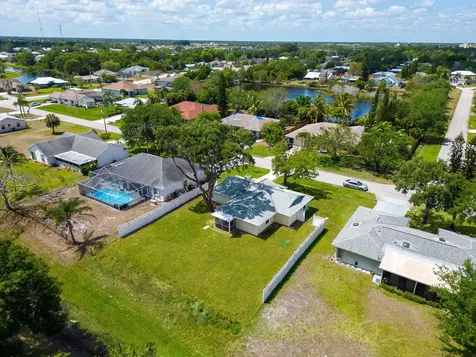 2441 Se Avalon Road Port Saint Lucie FL 34952