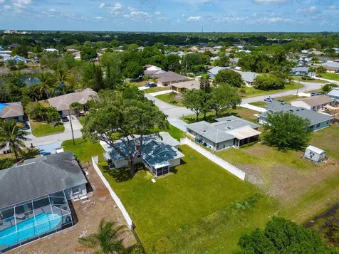 2441 Se Avalon Road Port Saint Lucie FL 34952