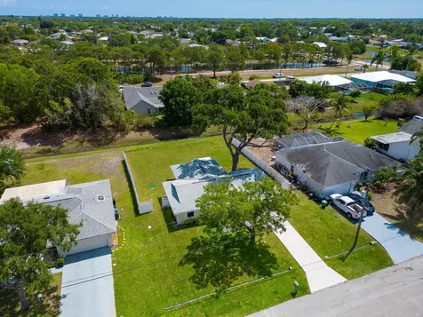 2441 Se Avalon Road Port Saint Lucie FL 34952