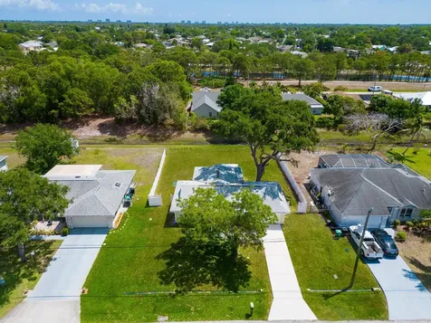 2441 Se Avalon Road Port Saint Lucie FL 34952