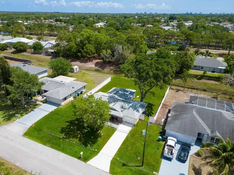 2441 Se Avalon Road Port Saint Lucie FL 34952