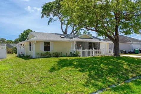 2441 Se Avalon Road Port Saint Lucie FL 34952