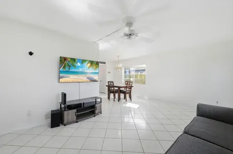 249 Burgundy F Delray Beach FL 33484