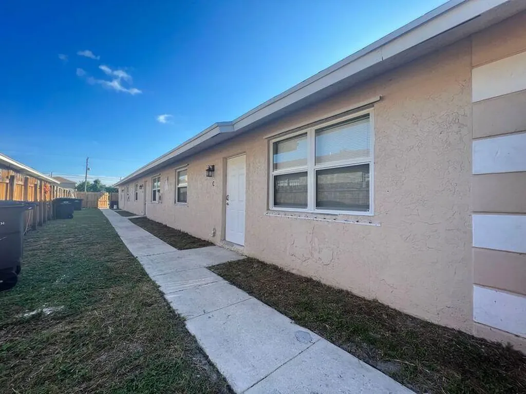 905 9th Street West Palm Beach FL 33401