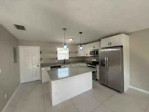 905 9th Street West Palm Beach FL 33401