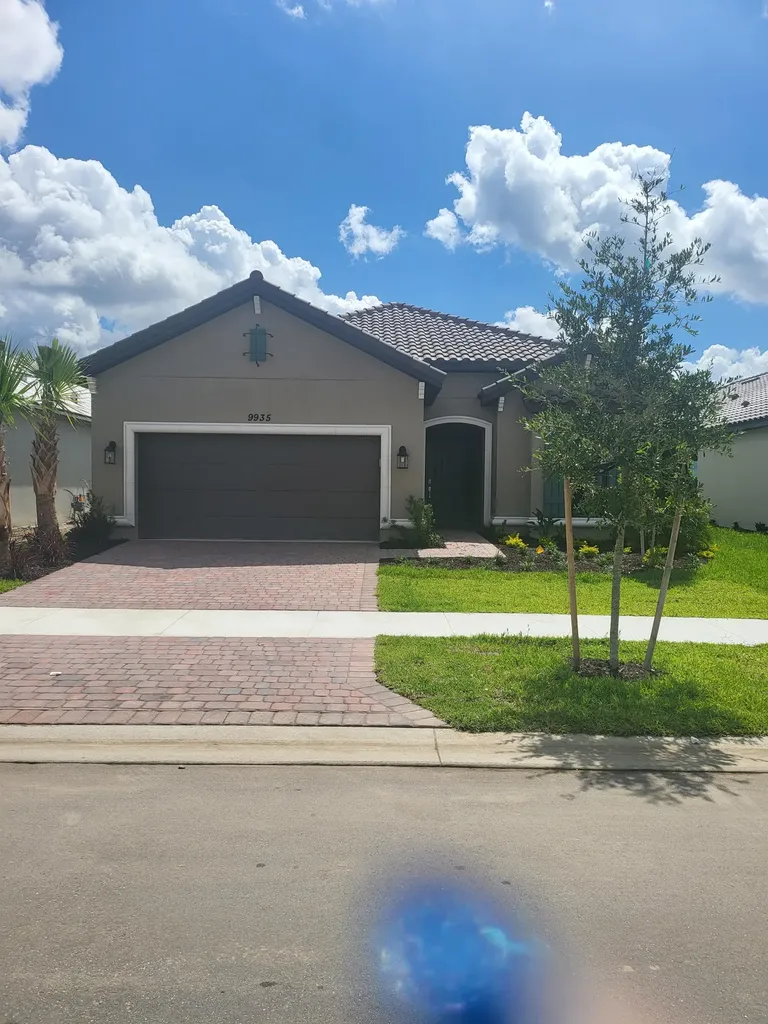 9935 SW Cloister Drive Port Saint Lucie FL 34987