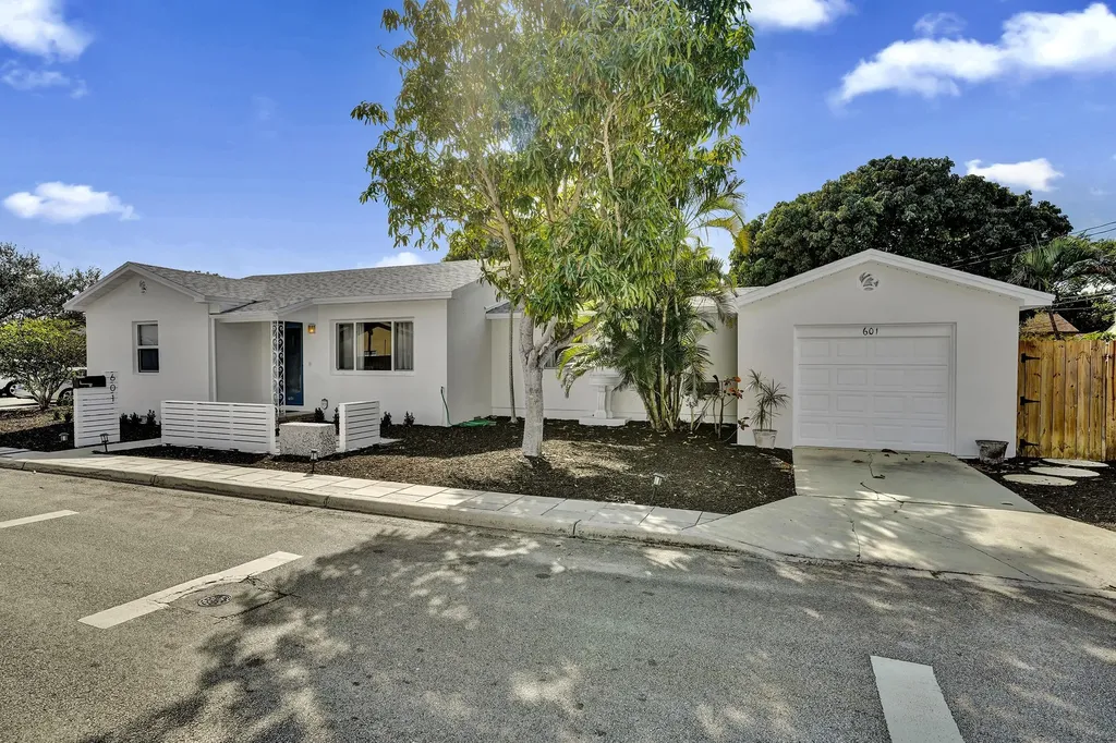 601 N 13th Avenue Lake Worth Beach FL 33460