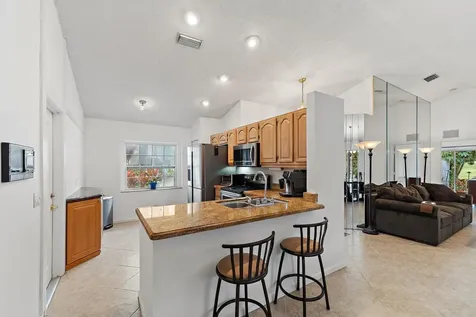 11 Admirals Court Palm Beach Gardens FL 33418