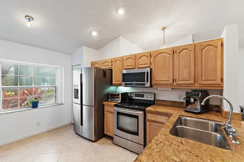 11 Admirals Court Palm Beach Gardens FL 33418