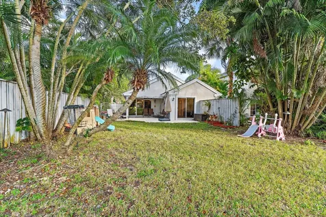 11 Admirals Court Palm Beach Gardens FL 33418