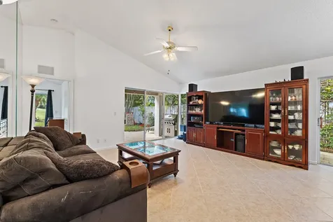 11 Admirals Court Palm Beach Gardens FL 33418