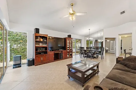 11 Admirals Court Palm Beach Gardens FL 33418