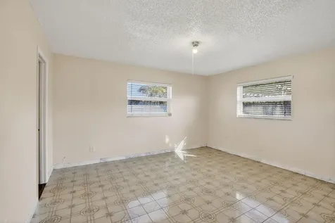8961 Nw 21st Street Pembroke Pines FL 33024