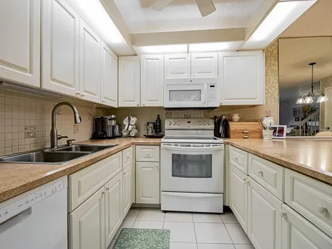 1166 6th Avenue Vero Beach FL 32960