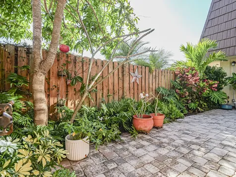 1166 6th Avenue Vero Beach FL 32960