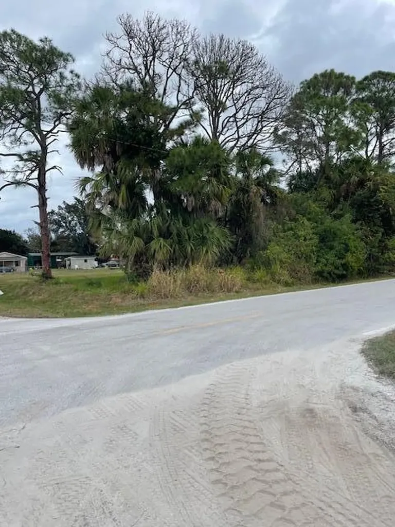 Xxx N 45th Street Fort Pierce FL 34946