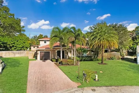 2220 W Pineridge Court Delray Beach FL 33444