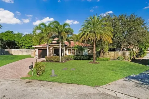 2220 W Pineridge Court Delray Beach FL 33444