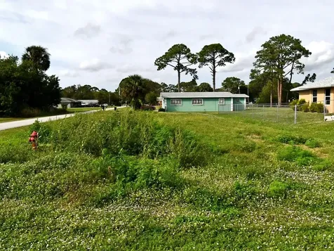 Xxx N 37th Street Fort Pierce FL 34947