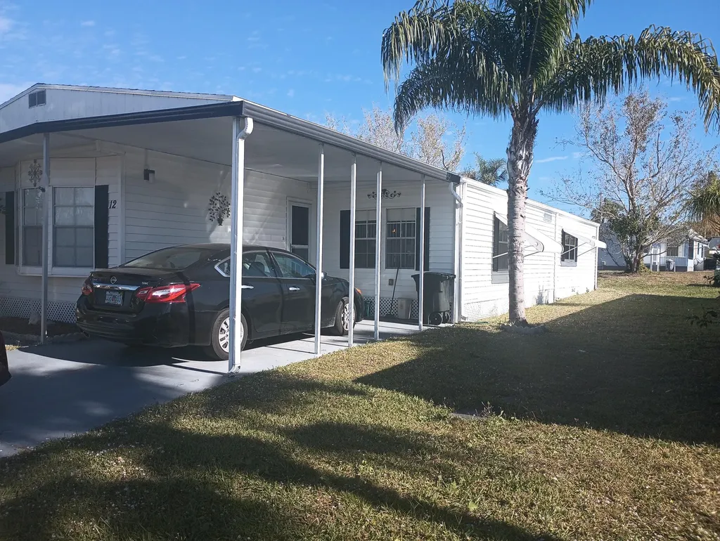 12 Universidad Lane Port Saint Lucie FL 34952
