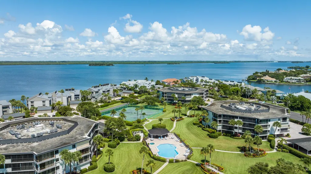 1821 Mooringline Drive Vero Beach FL 32963