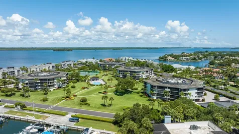 1821 Mooringline Drive Vero Beach FL 32963