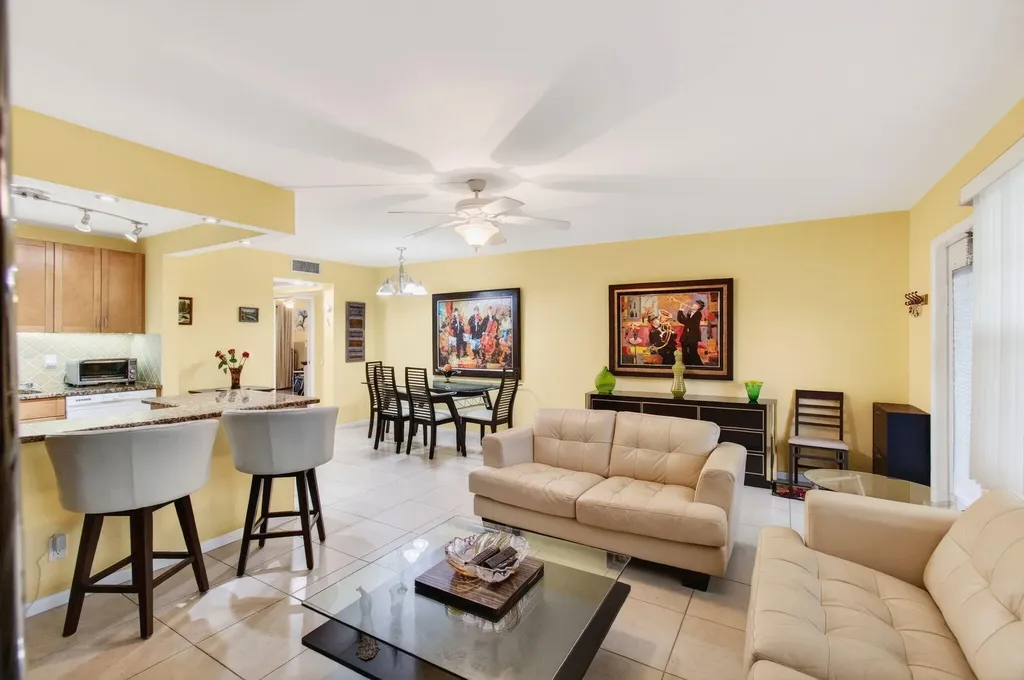 386 Grantham F Deerfield Beach FL 33442