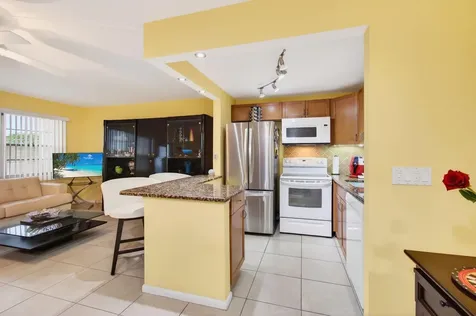 386 Grantham F Deerfield Beach FL 33442