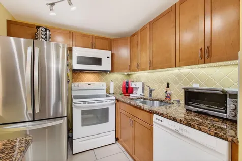 386 Grantham F Deerfield Beach FL 33442