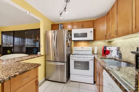 386 Grantham F Deerfield Beach FL 33442