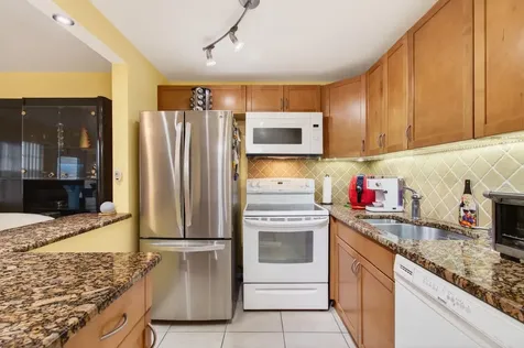 386 Grantham F Deerfield Beach FL 33442