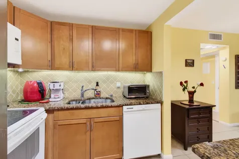 386 Grantham F Deerfield Beach FL 33442